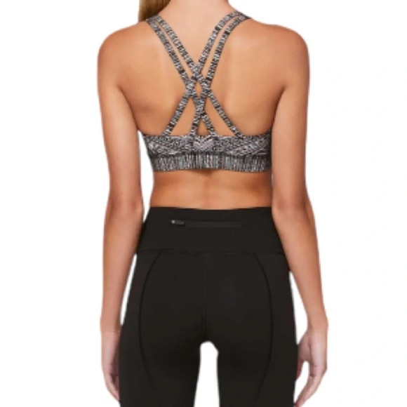 LULULEMON Energy Bra Tribal Pace Pink Blue Black Luxtreme Training Sport Size 8 - Picture 2 of 9